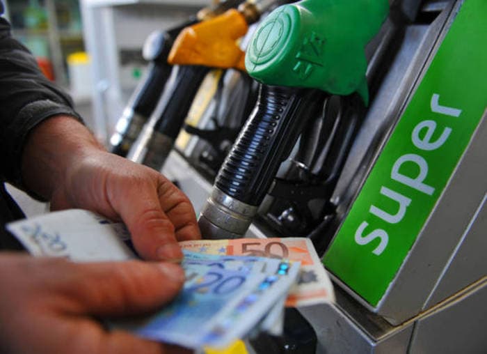Caro carburanti, gli armatori siciliani annunciano «sciopero bianco e blocco dello Stretto»