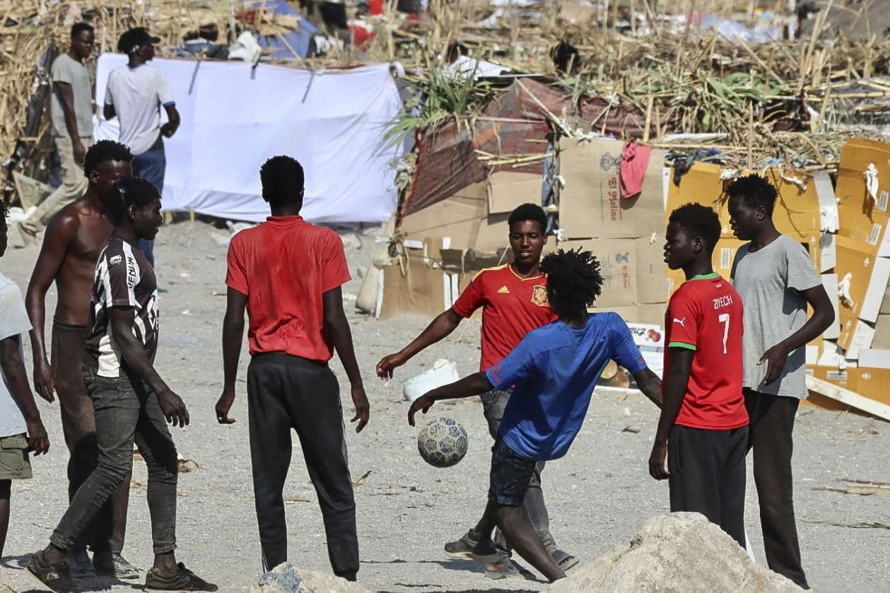 Ceuta, l'emergenza dimenticata. E sulla spiaggia nasce una tendopoli per i migranti