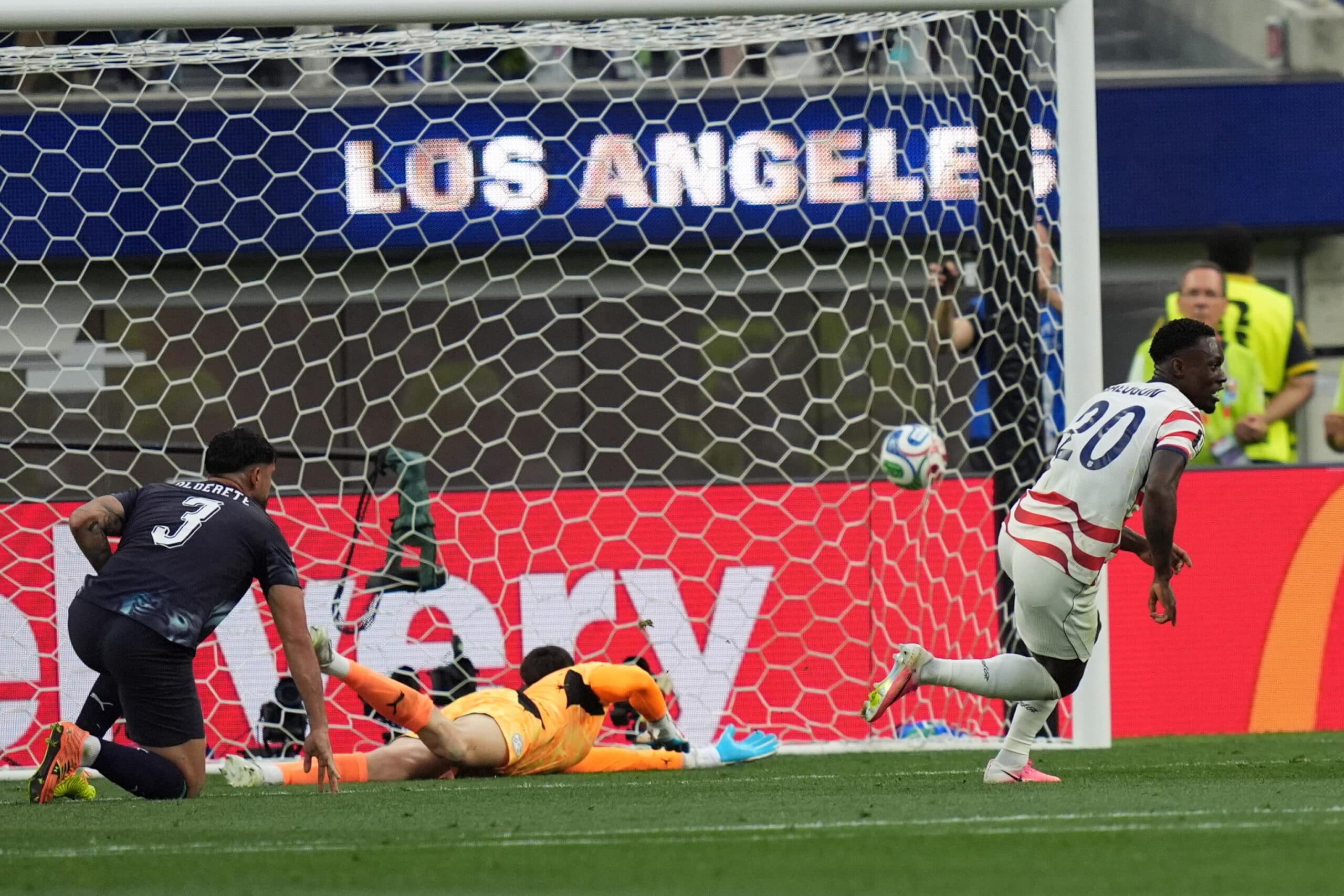 Mondiali, gli Usa all'esordio battono il Paraguay 4-1
