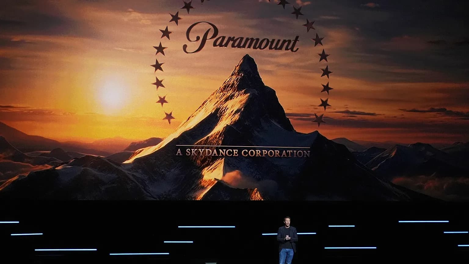 Nasce un gigante dei media: Paramount e Warner Bros si uniscono, Cardinale in primo piano e lo sport come pilastro