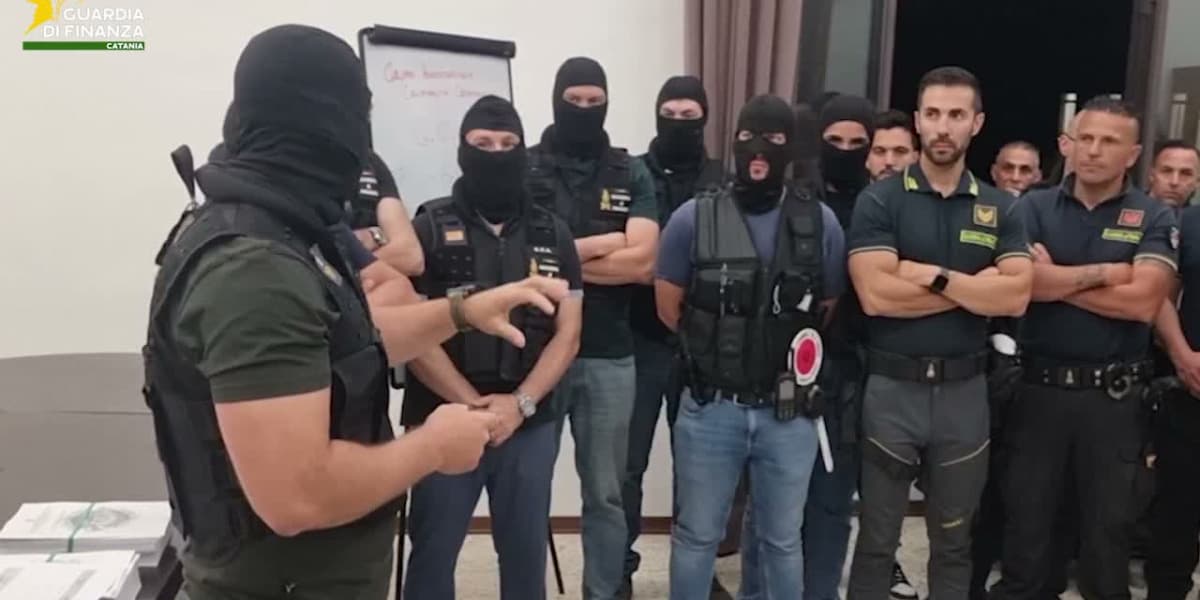 Le mani dei clan sul traffico di droga tra Catania e Siracusa, 15 arresti. Il video