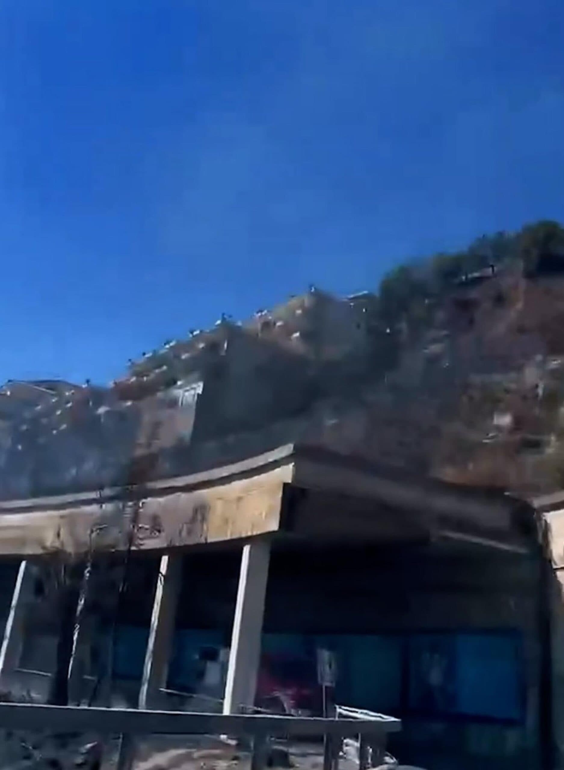 Incendi in Sicilia, decine di roghi nell'Isola: minacciate case e aziende