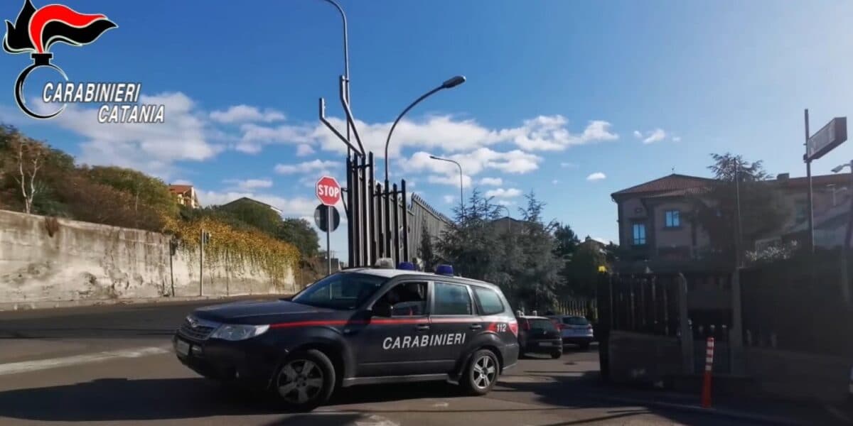 Belpasso, ruba 420 litri di gasolio da alcuni autocarri di un cantiere: arrestato