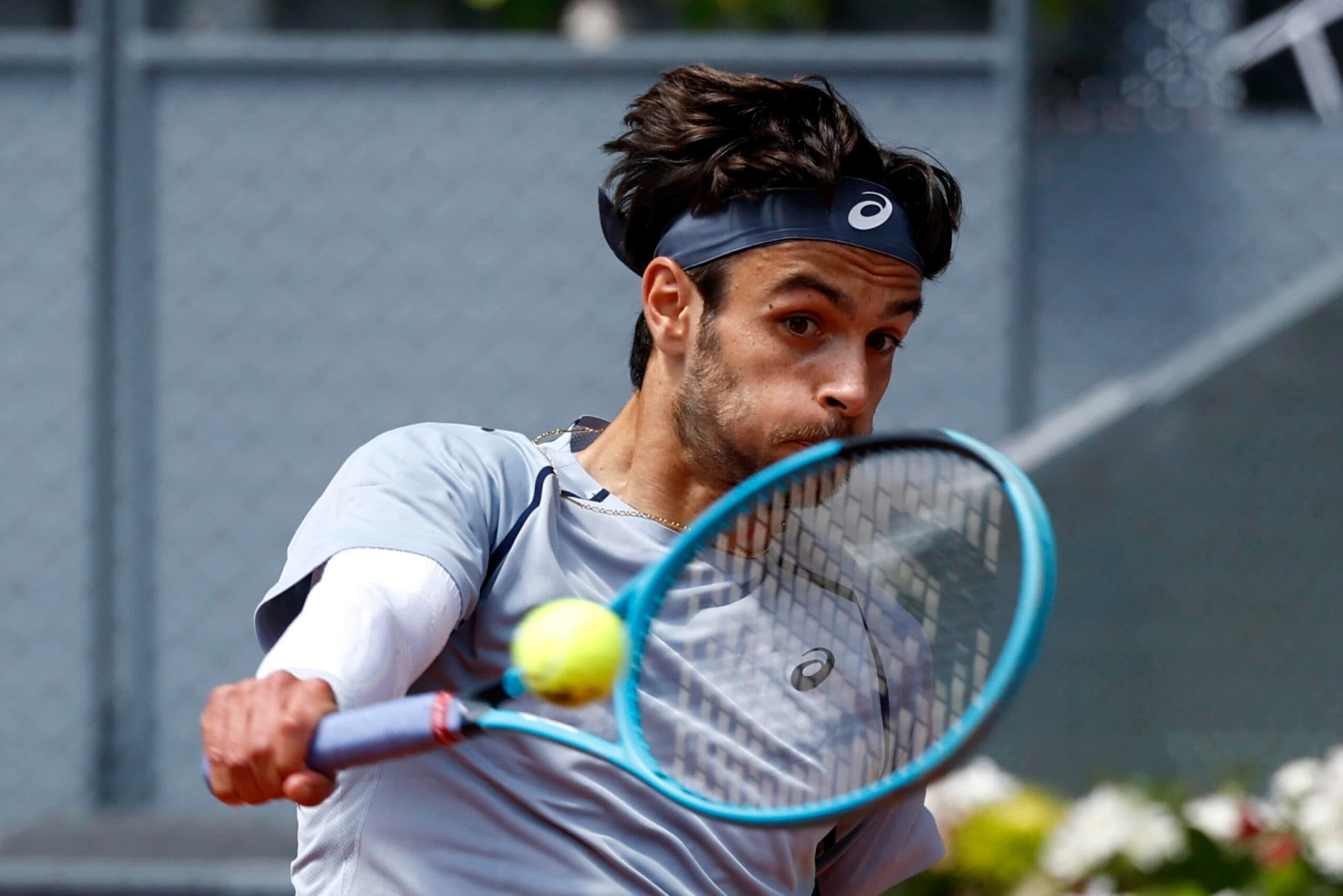 Musetti vince il derby con Cobolli e vola in finale a Lione