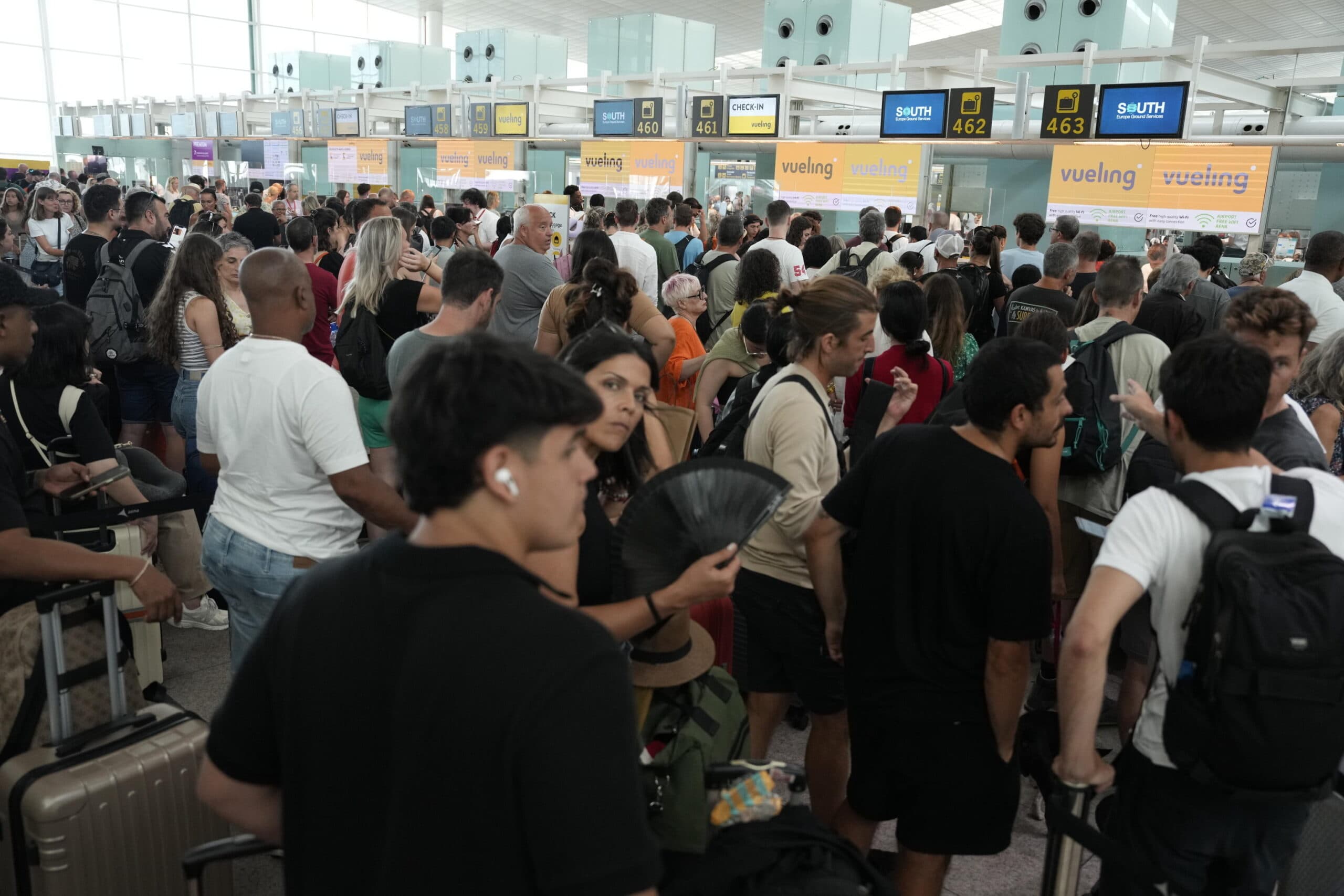 Aeroporto di Barcellona in tilt per un guasto alla torre di controllo